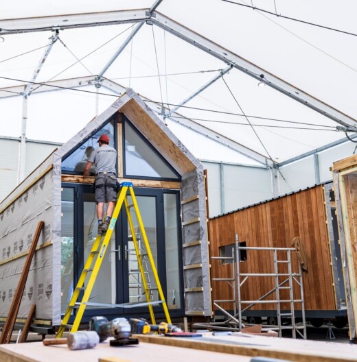 Temporary workshop for manufacturing glamping pods