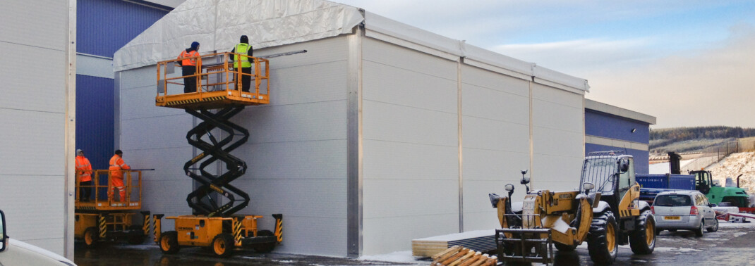 aganto-team-completing-on-site-temporary-building-installation