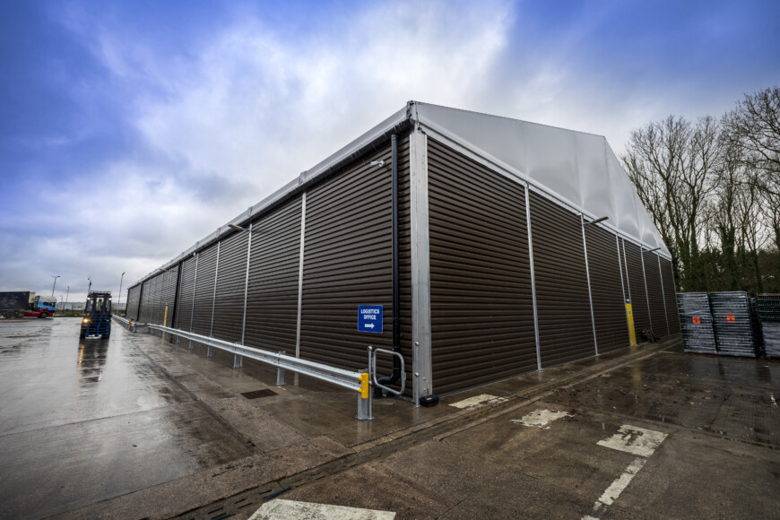 part-insulated-temporary-warehouse-with-coloured-cladding