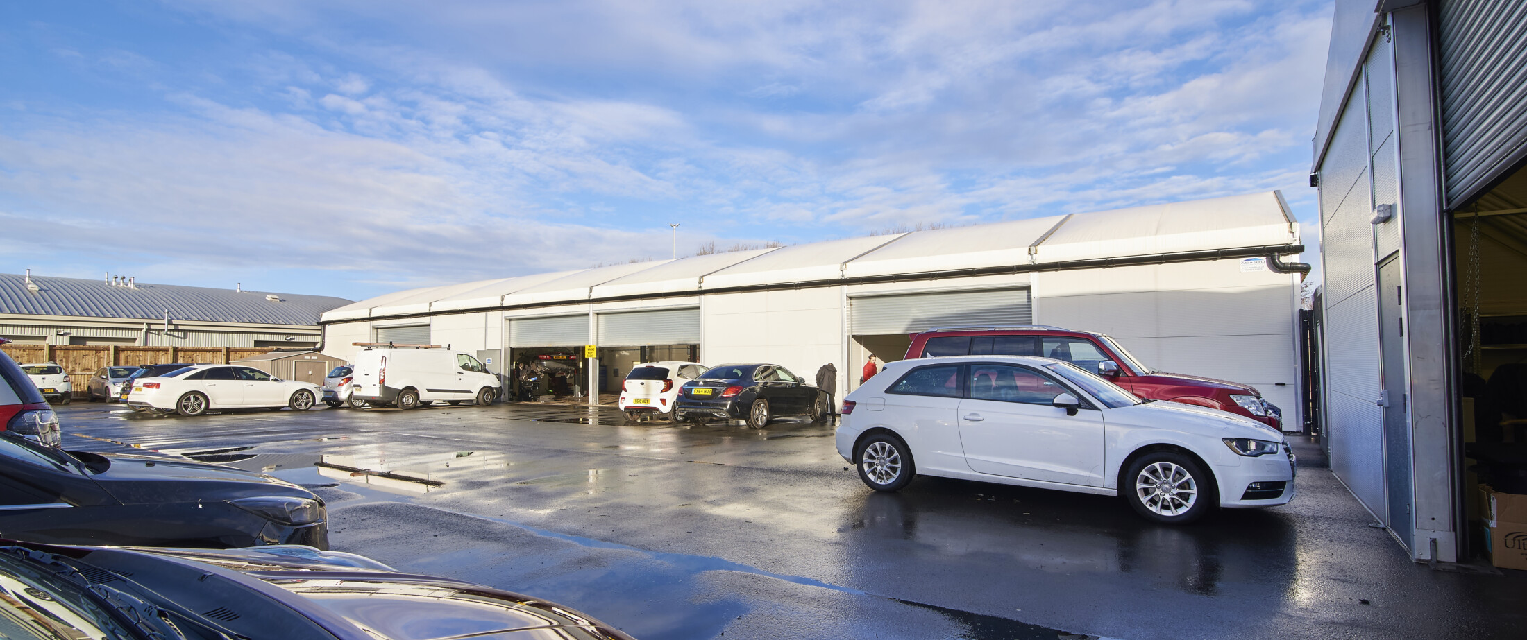 aganto-temporary-building-used-as-a-vehicle-workshop