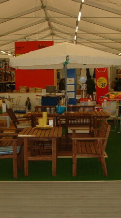 Interior-of-a-temporary-building-used-for-retail