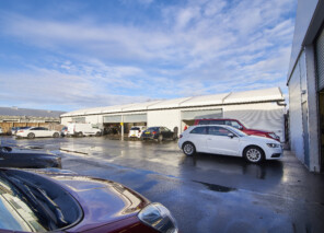 aganto-temporary-building-used-as-a-vehicle-workshop