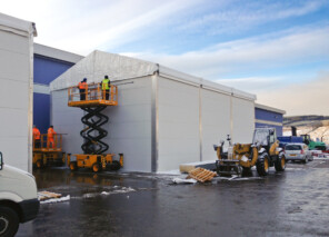 aganto-team-completing-on-site-temporary-building-installation