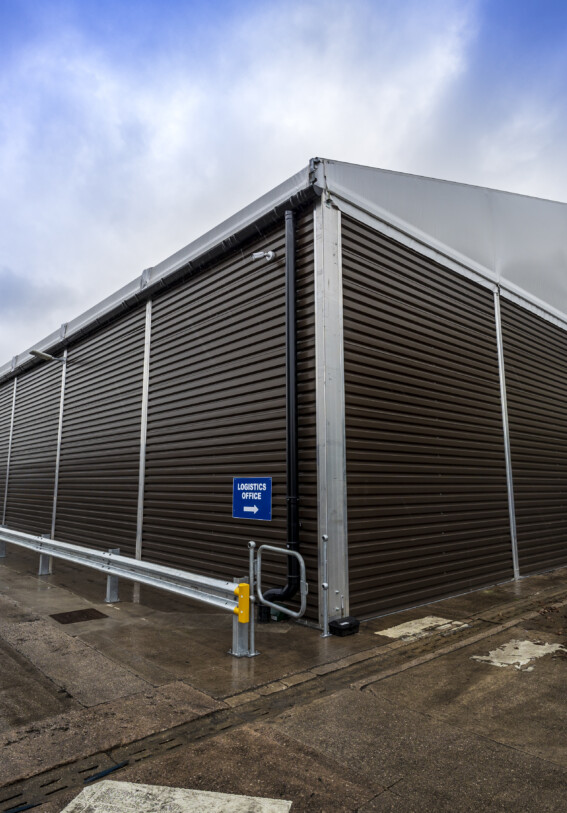 part-insulated-temporary-warehouse-with-coloured-cladding
