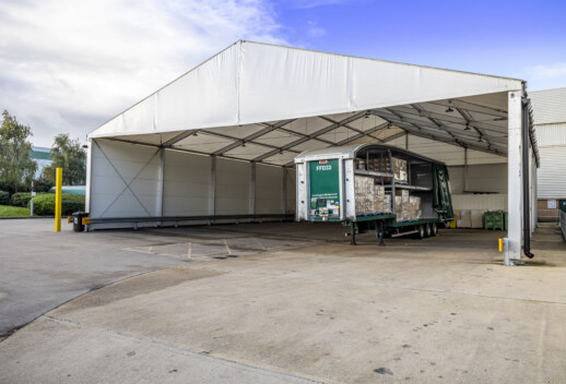 temporary canopy to increase the protection of products against the outdoor elements
